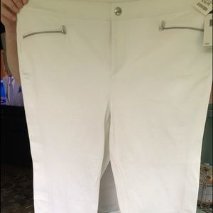 White Jeans never worn size 18-20